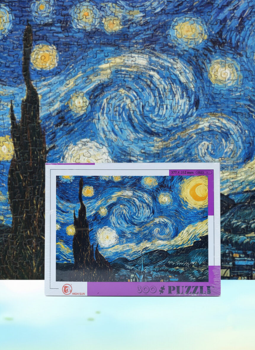 🧩✨ Puzzle 300 قطعة – لوحة ليلة النجوم (Starry Night)
لعشاق الفن والهدوء، البازل ده بياخدكم في رحلة خيالية جوه واحدة من أشهر اللوحات في التاريخ للفنان العالمي Vincent van Gogh 🌌🎨Puzzle 300 pcs