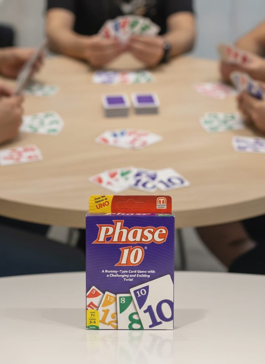 Phase 10 تحدي المراحل العشرة الخارق! 🃏 جمّع كروتك واعدي المرحلة